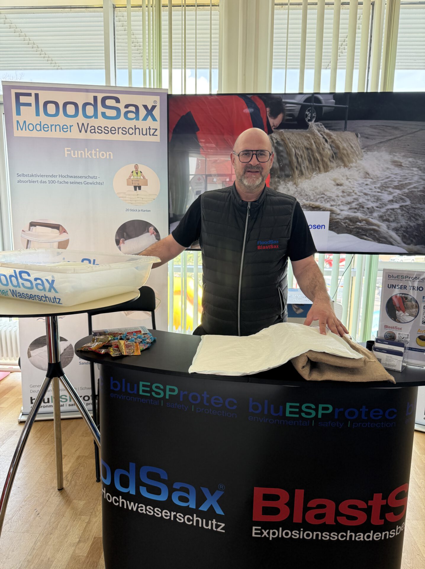 Die bluESProtec GmbH präsentierte am Messestand die Vorzüge von FloodSax.