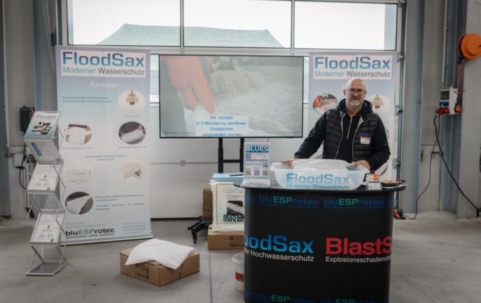Zwei Tage lang zeigte die bluESProtec GmbH bei den Havarietagen der Firma Umtec Umweltschutz in Alzenau, was FloodSax leisten können.