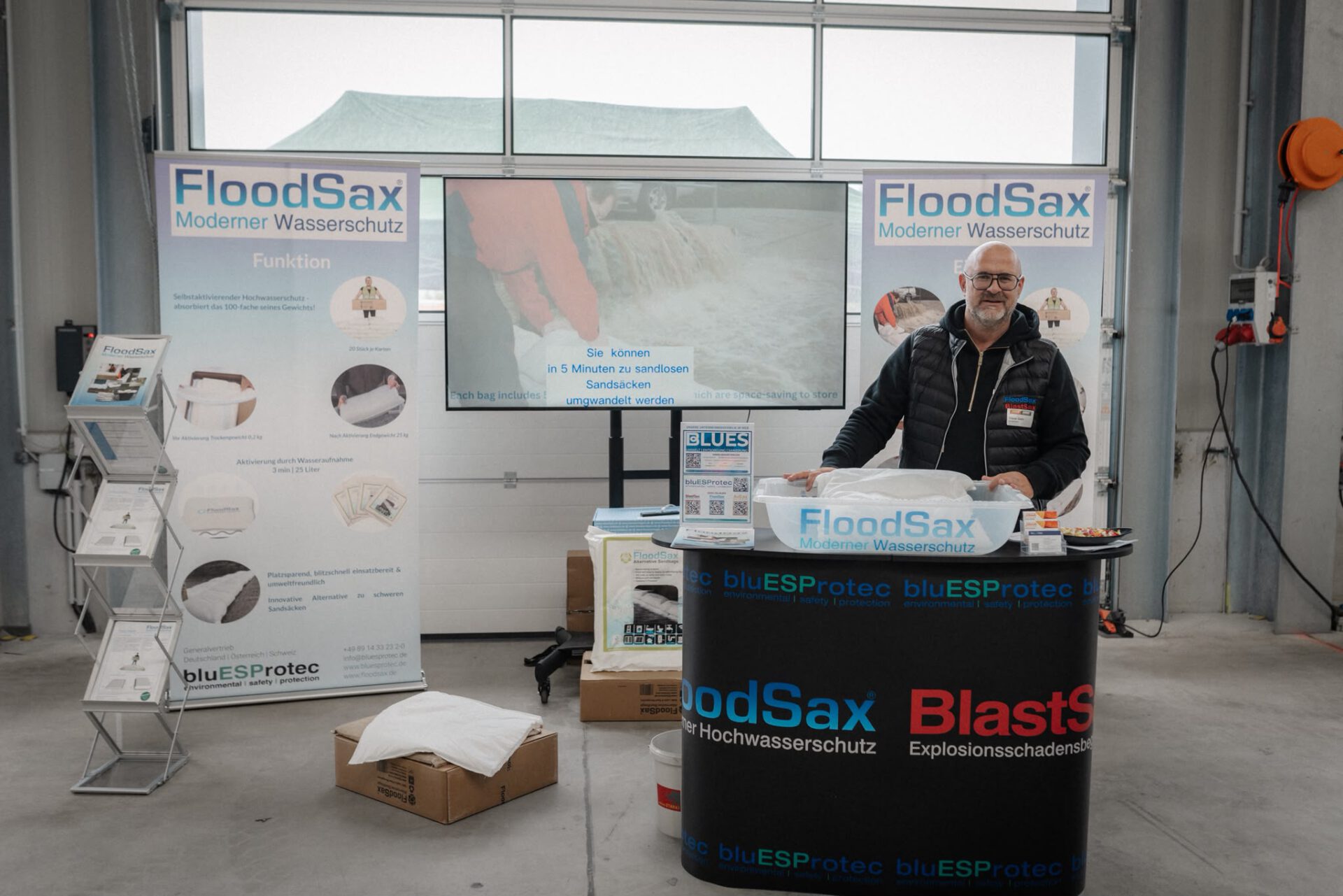 Zwei Tage lang zeigte die bluESProtec GmbH bei den Havarietagen der Firma Umtec Umweltschutz in Alzenau, was FloodSax leisten können.